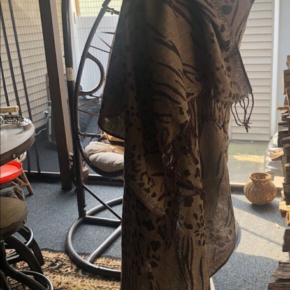 Kasper versatile wrap/scarf . Reversible - Picture 5 of 10